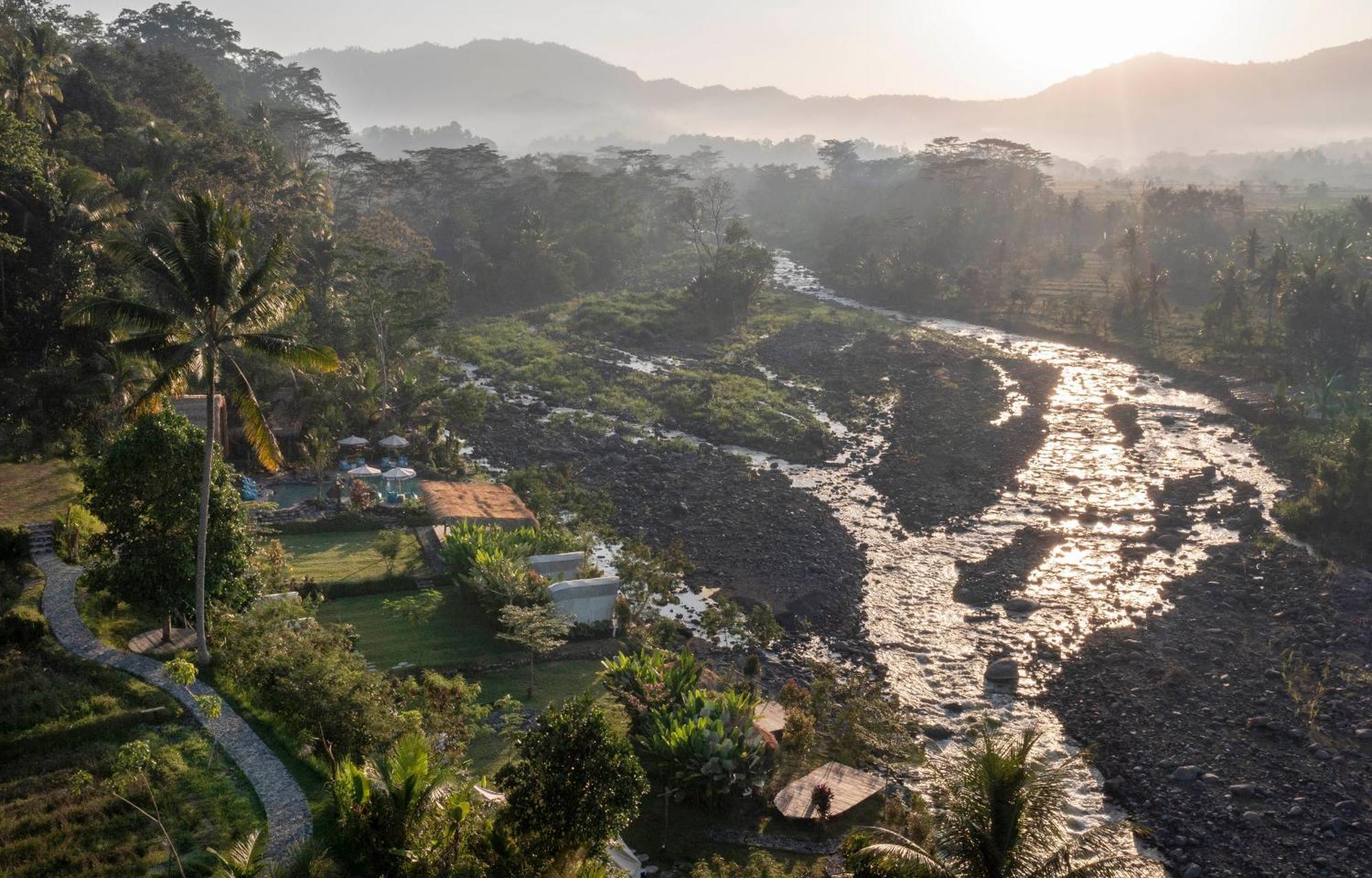 Hotel Natya River Sidemen Silebeng Exterior foto